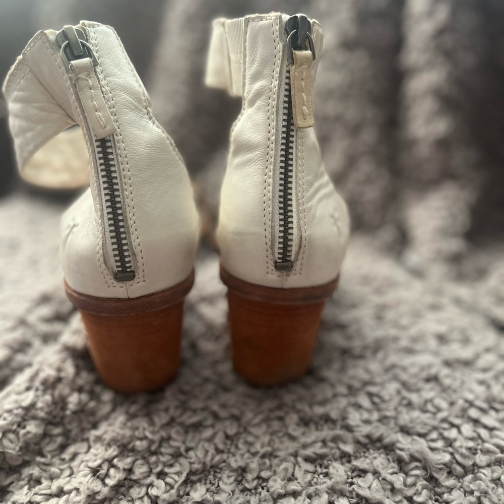 FRYE Women's Brielle Back-Zip Sandals - Picture 7 of 12